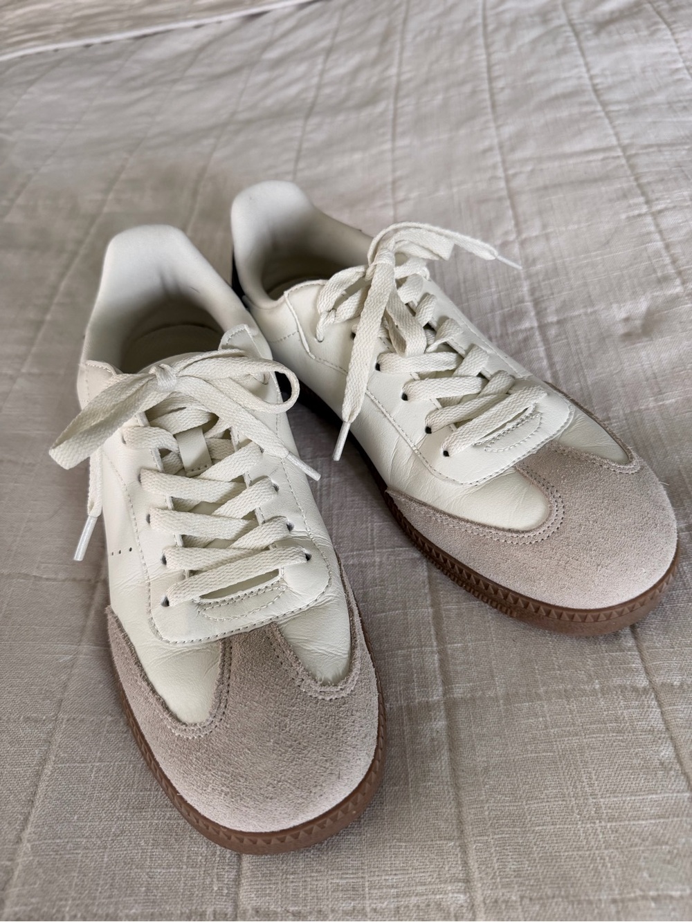 Dream Pairs White Low-Top Sneaker